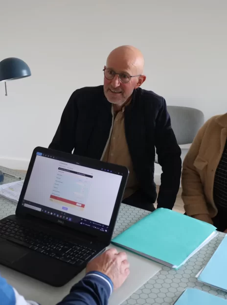 Un dirigeant qui utilise le GPE en rendez-vous client